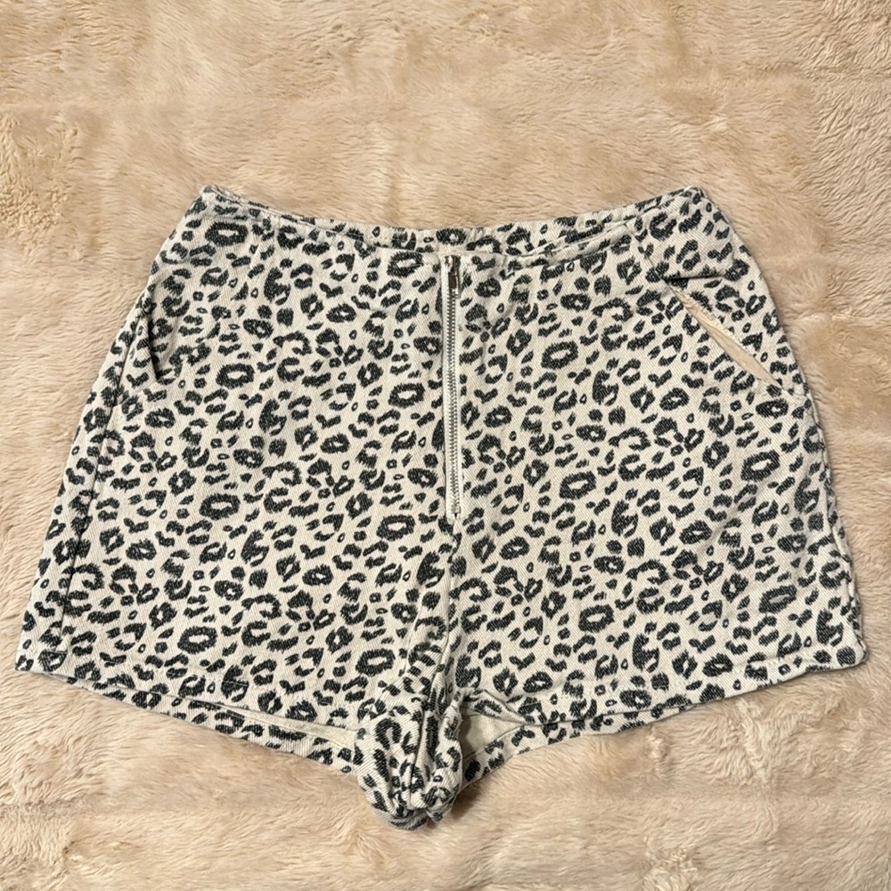 🤍 cheetah jean shorts 🤍